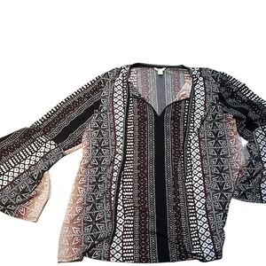 Cato Size 14/16 Boho Bell Split Sleeve Geometric striped Top, black, white,